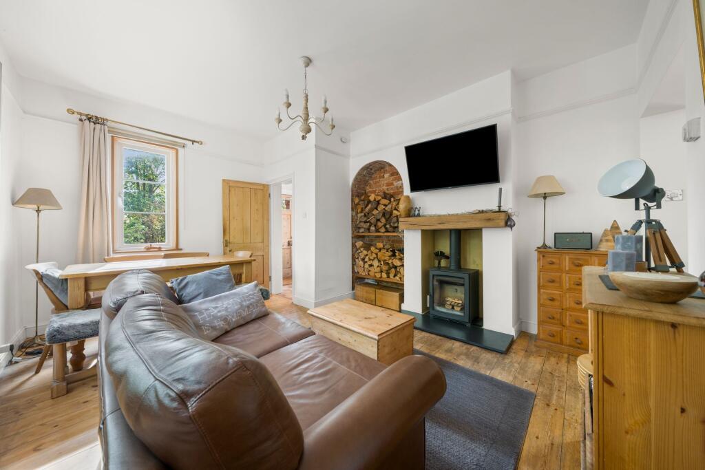 House in Kingston upon Thames - More