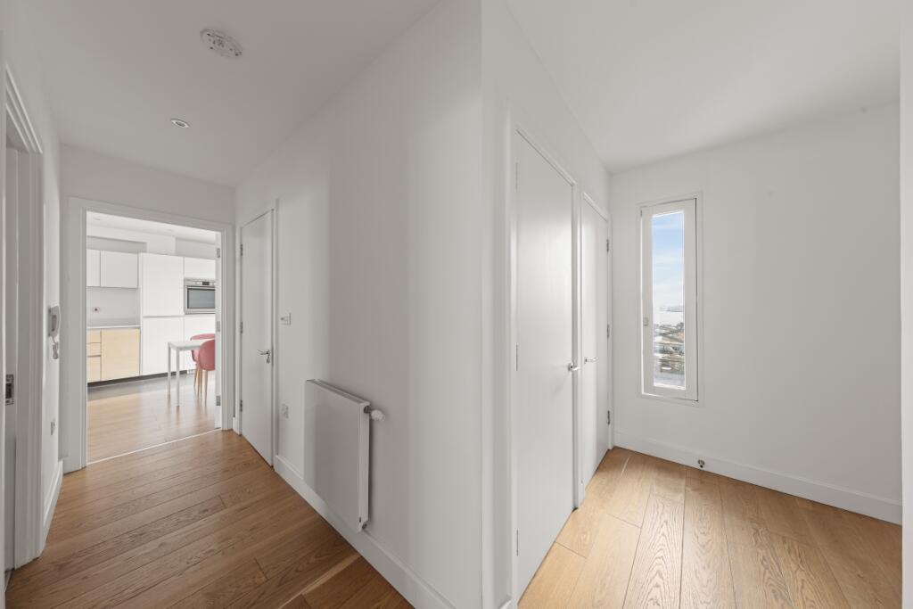 Apartment in London, Royal Borough of Greenwich - More