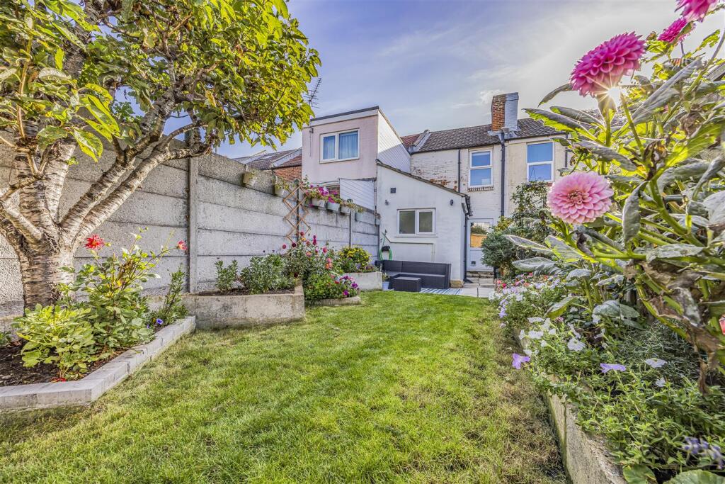 House in Portsmouth, Southsea - More