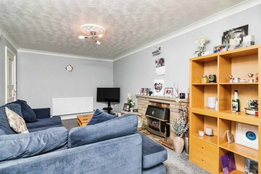 Seavert Close, Carlton Colville, Lowestoft photo 2