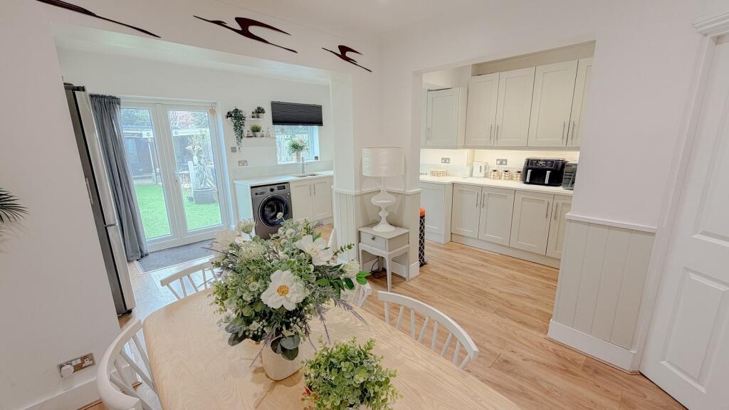 House in Sutton - View 2