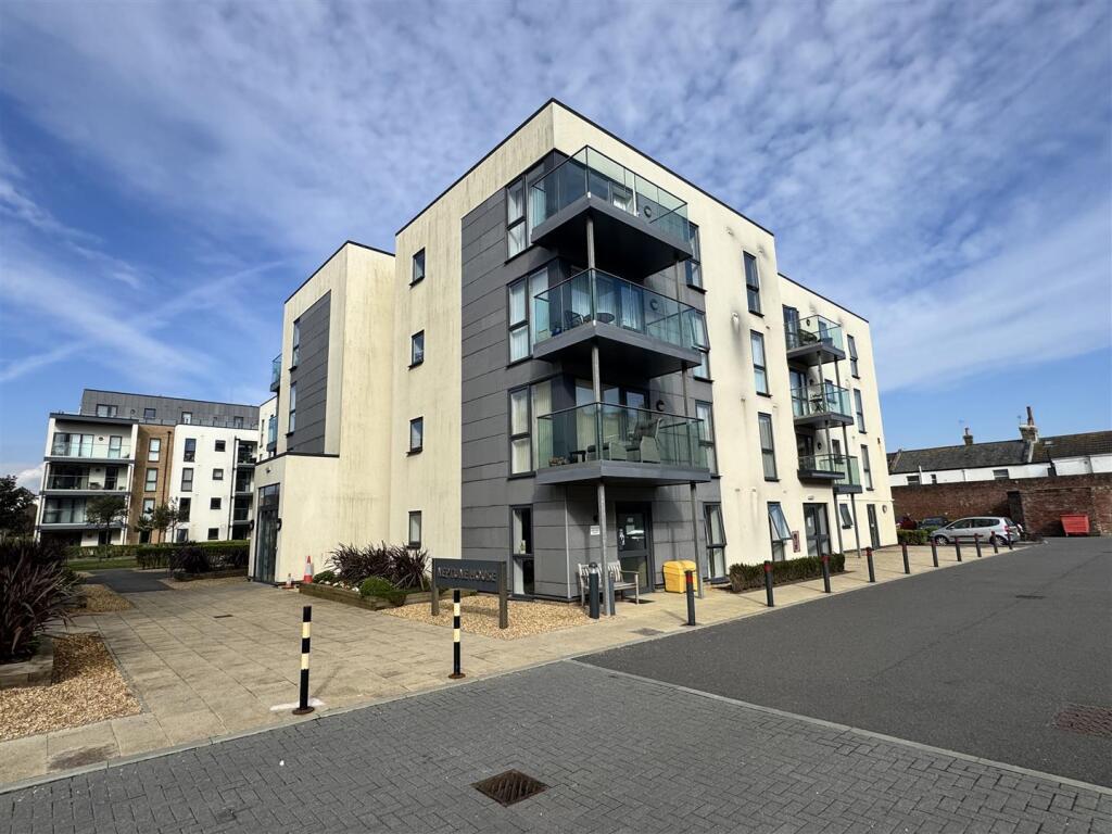 Main image of property: Heene Road, Worthing, BN11 3FA