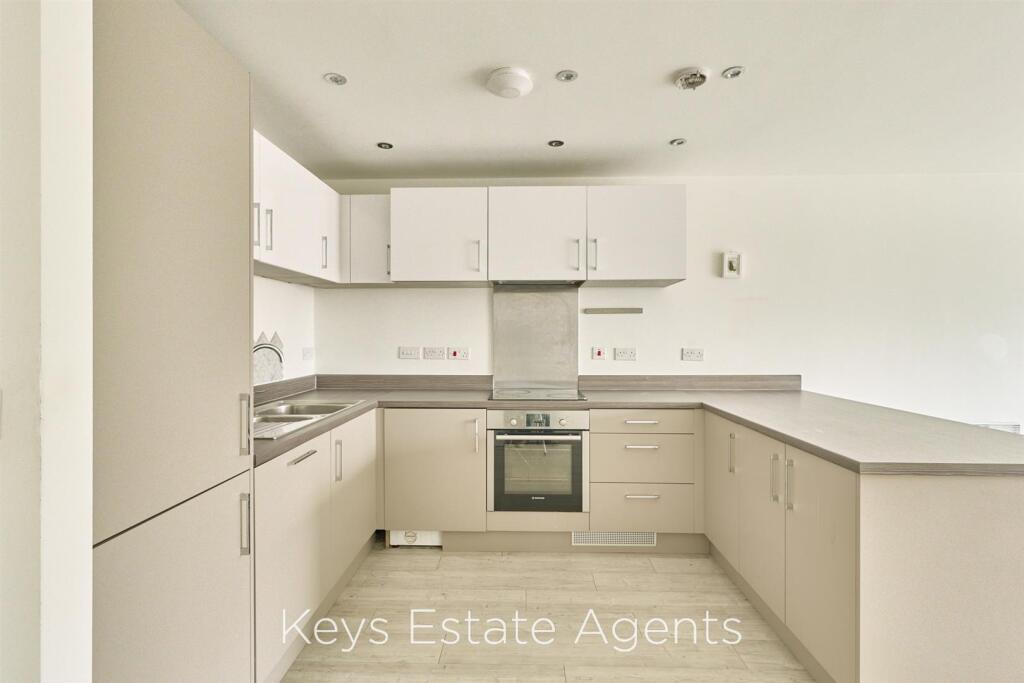 Paris Court, Hanley, Stoke-On-Trent photo 3
