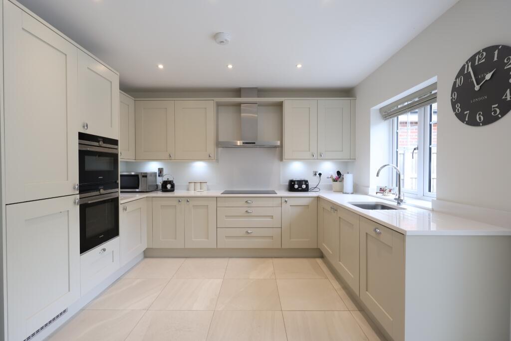 House in Redhill - View 5