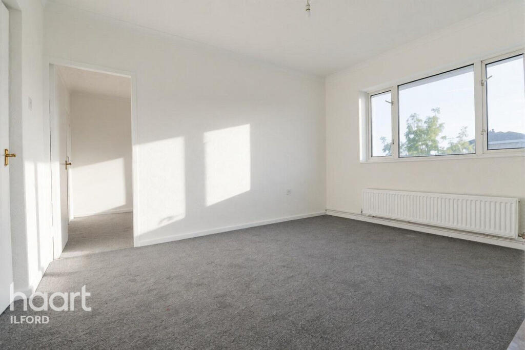 Apartment in Ilford - More