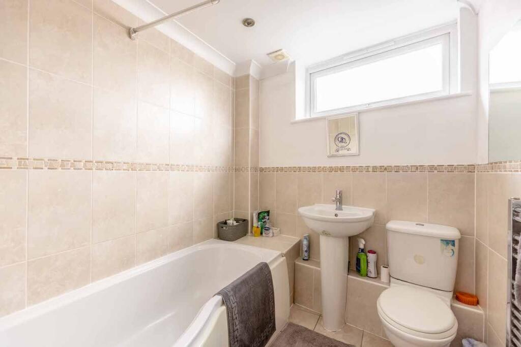 Apartment in Richings Park, Iver - View 4