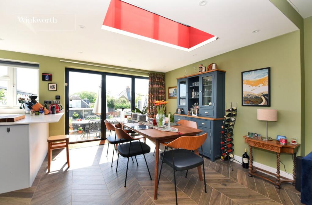 House in London, Worcester Park - More