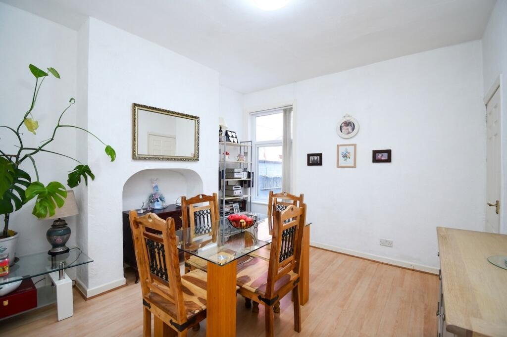 Shakespeare Crescent, Eccles, M30 photo 3