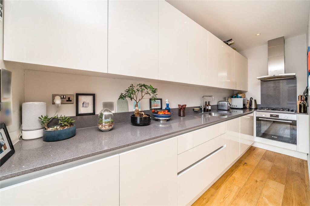 House in London - View 5