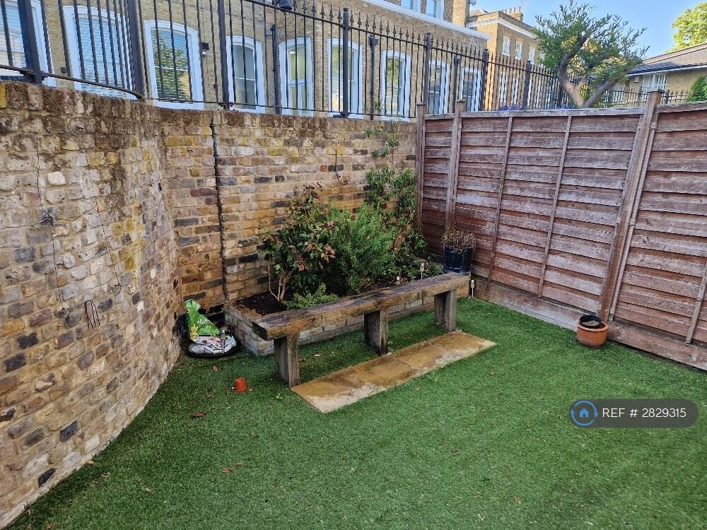 4 bedroom semi-detached house for rent