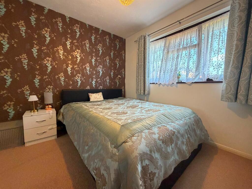 Apartment in Southall - More