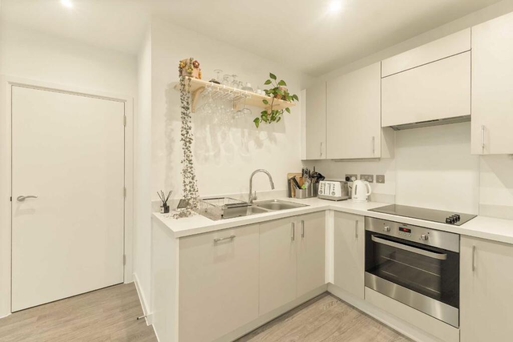 Medawar Drive, Finchley photo 3