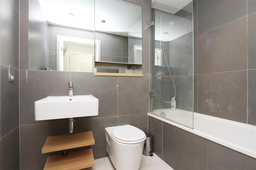 Apartment in London, Hayes - More