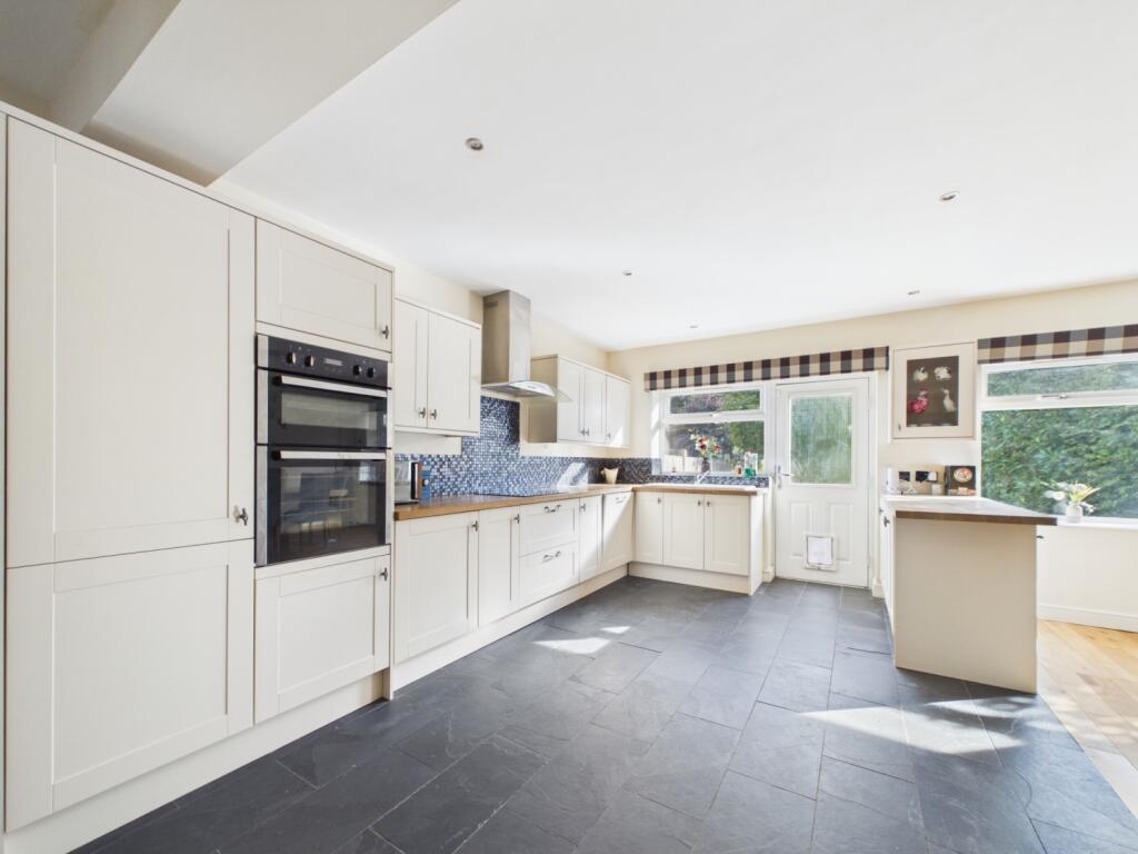 Aldersley Avenue, Aldersley, Wolverhampton, WV6  photo 4