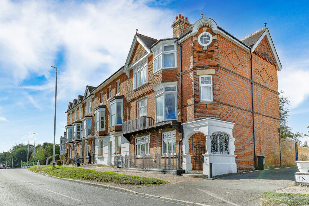 Apartment in Tunbridge Wells, Royal Wells Park, St James