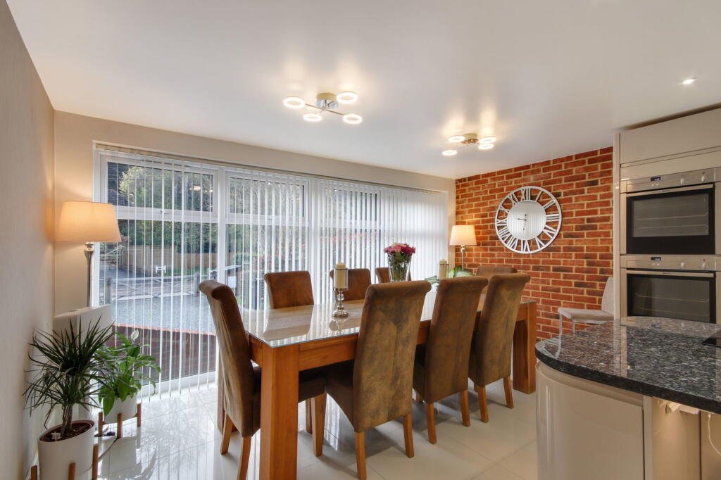 House in Gravesham, Meopham - More
