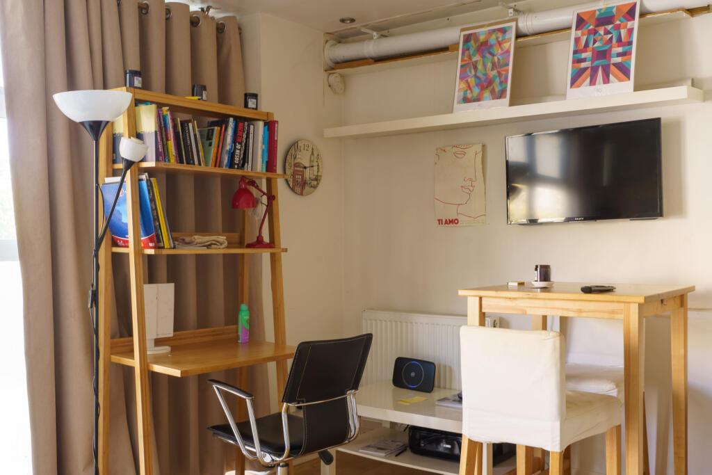 Studio flat for rent