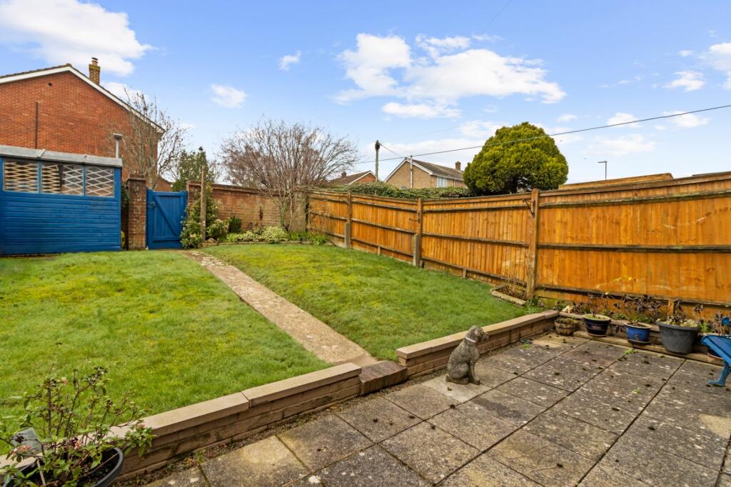 Downsview Crescent, Uckfield, East Sussex, TN22 photo 2