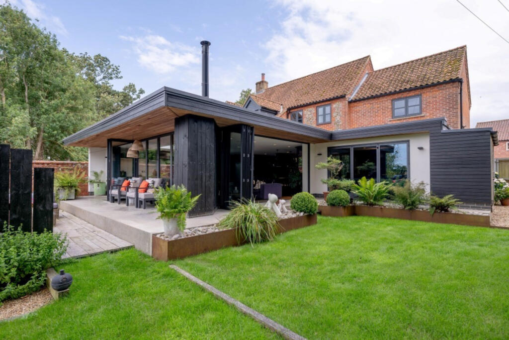 4-bed detached on Broomsthorpe Road, King's Lynn, PE31 8, £975,000