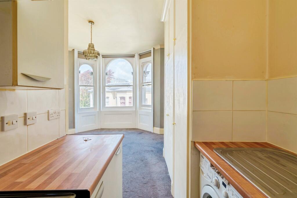 Apartment in Worthing, West Sussex - More