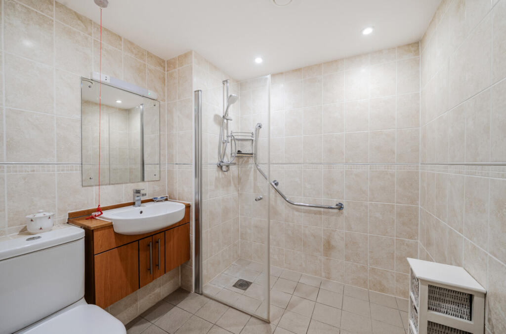 Apartment in East Hampshire, Newtown, Alton - More