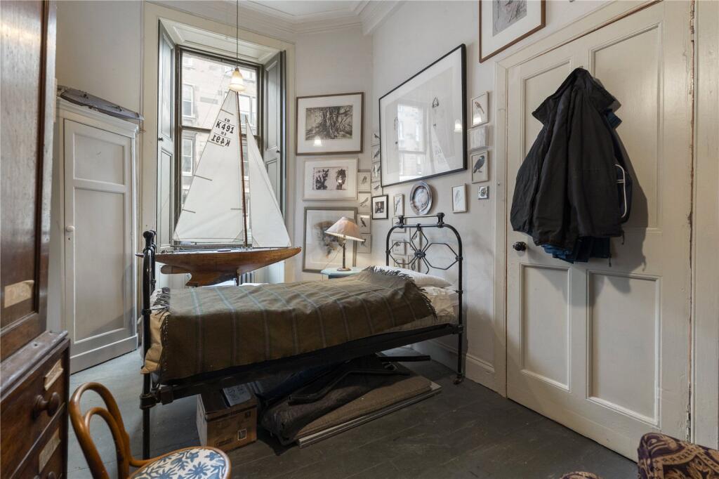 Apartment in Edinburgh - More