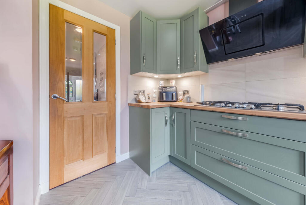 House in Dundee, Kirkton - More