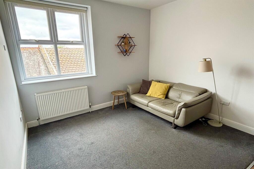 Chapel Street, Petersfield, GU32 - View 4
