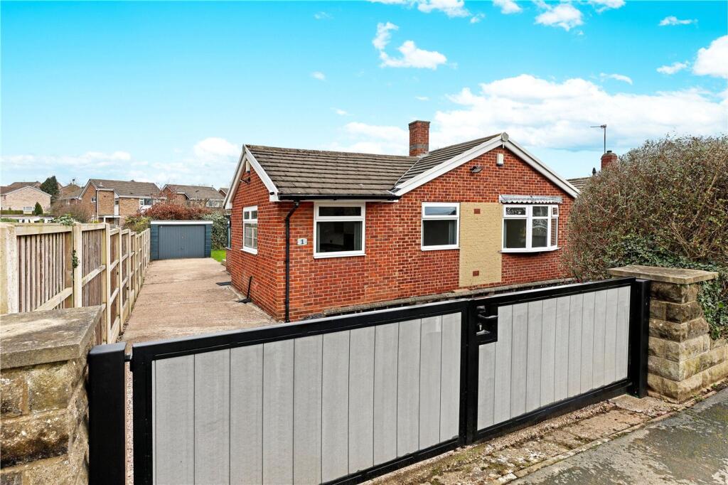 3-bed detached on Wavell Grove, Wakefield, WF2, £350,000