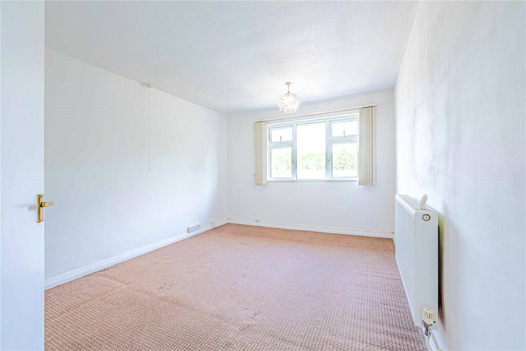 Apartment in Dacorum, Hertfordshire - View 5