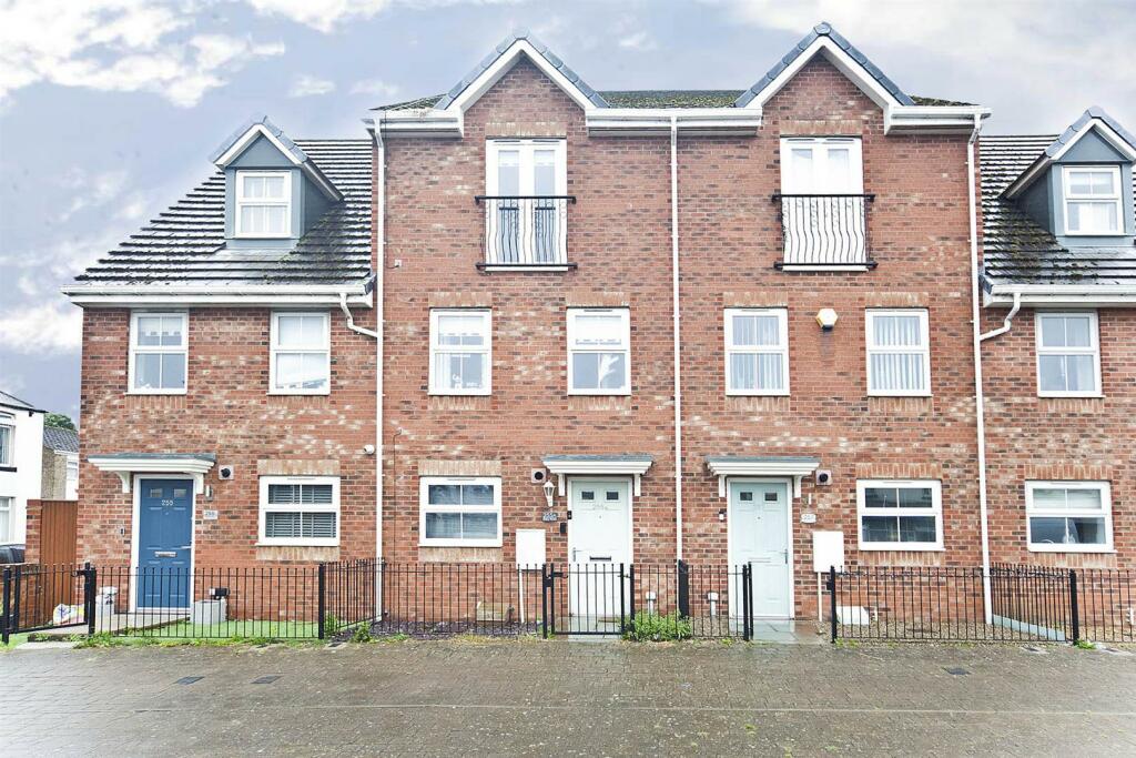 4-bed terraced on Raby Road, Hartlepool, £130,000
