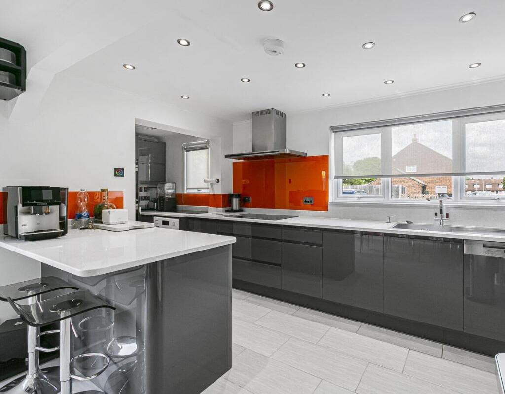 Additional image 14 of Puttocks Drive, Welham Green