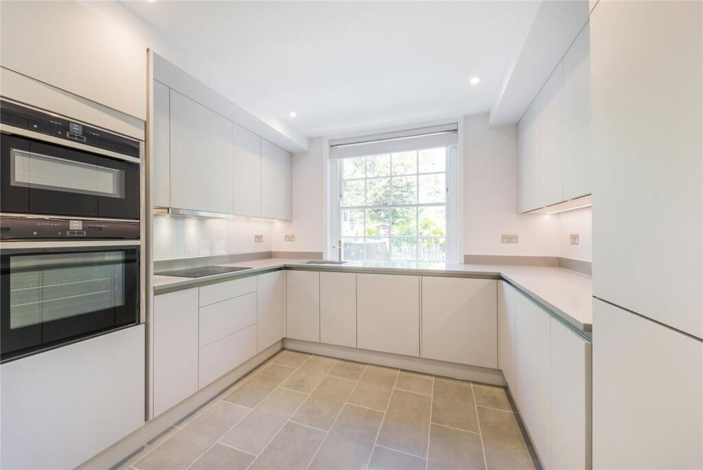 Apartment in London, St Giles, Bloomsbury - View 3