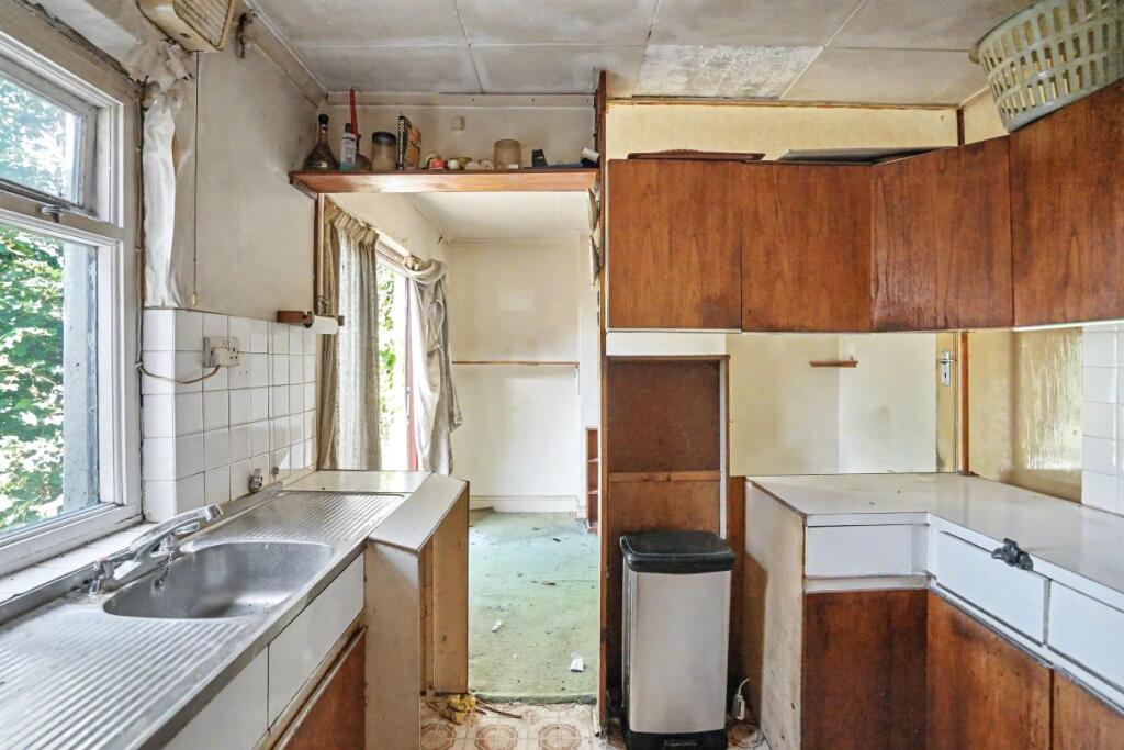 House in Gillingham, Hale - View 5