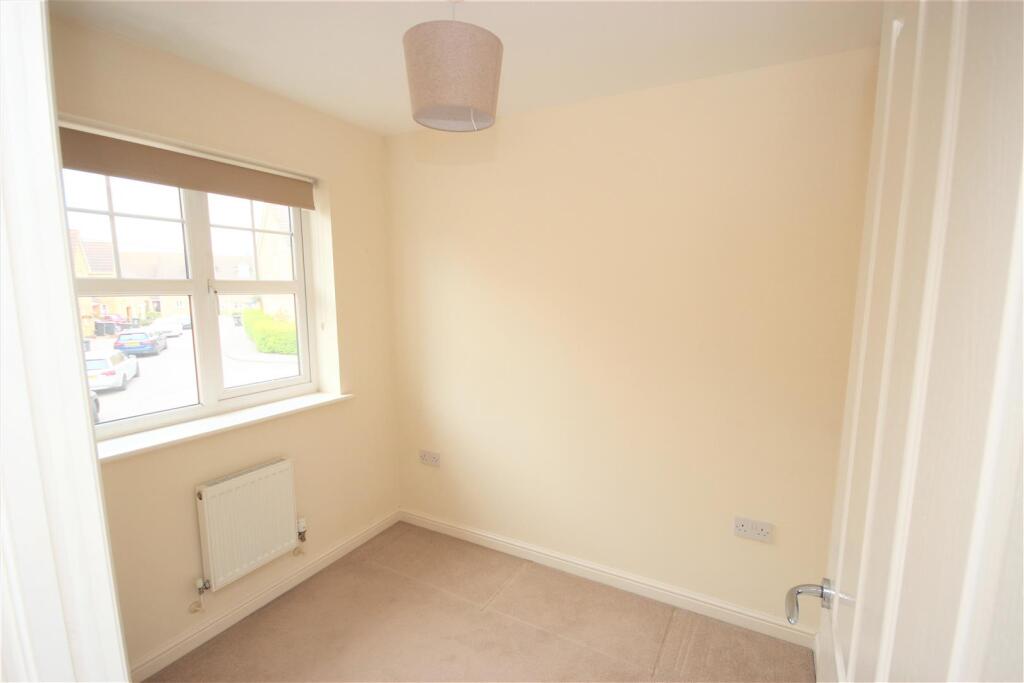 House in Rushden, North Northamptonshire - More