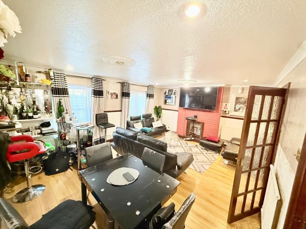 House in London - View 5