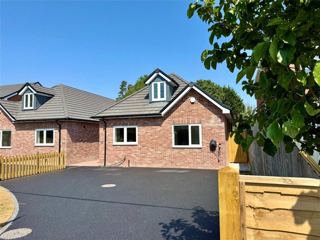 Main image of property: Avenue Road, New Milton, Hampshire, BH25