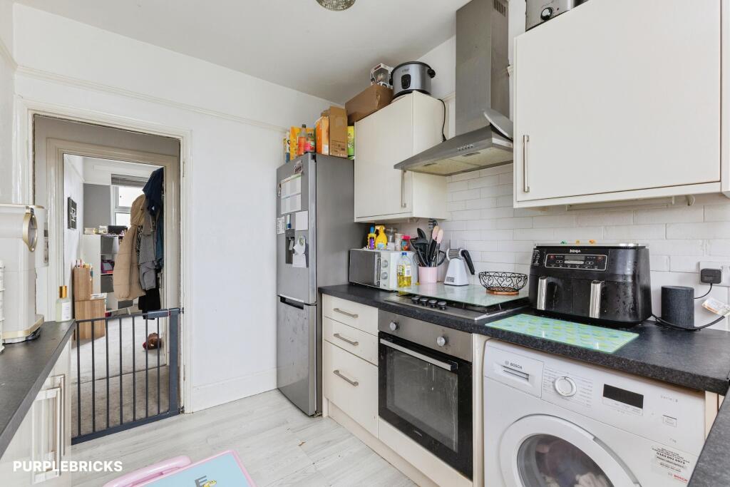 Apartment in Torquay, Torbay - View 3