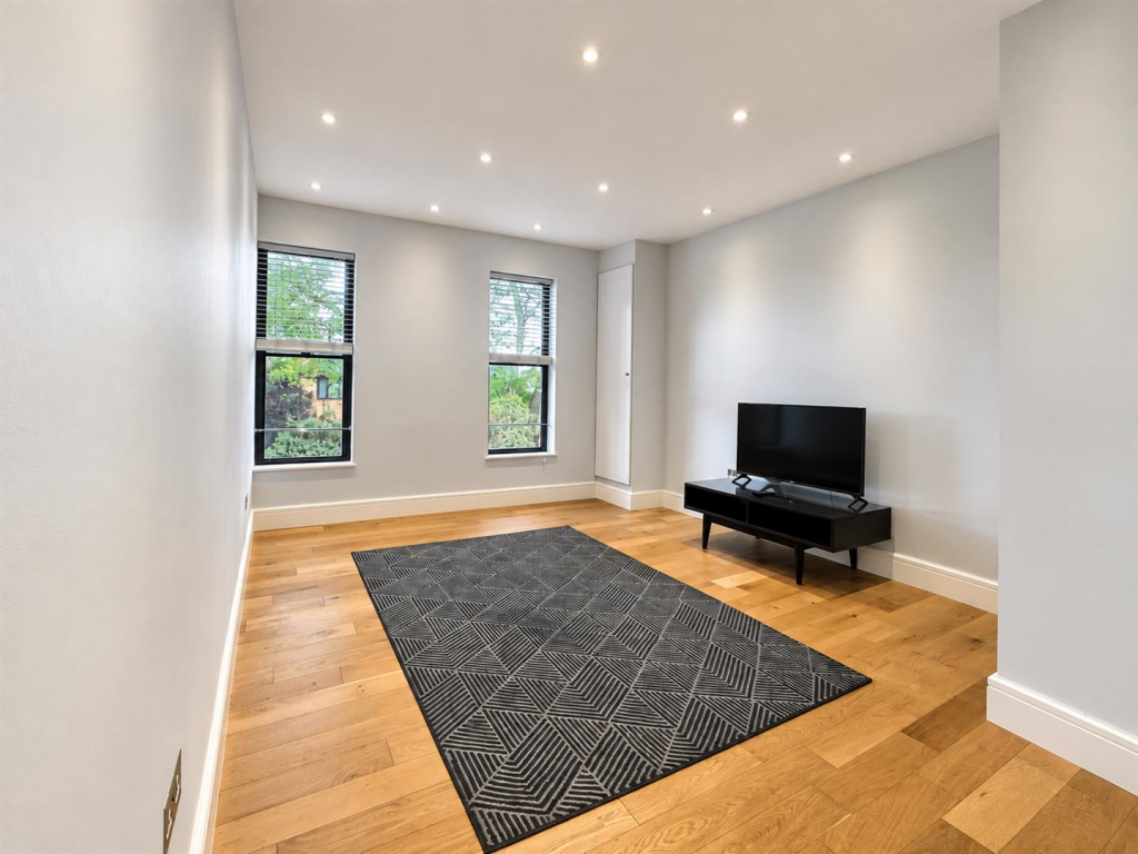 Apartment in Slough - View 4
