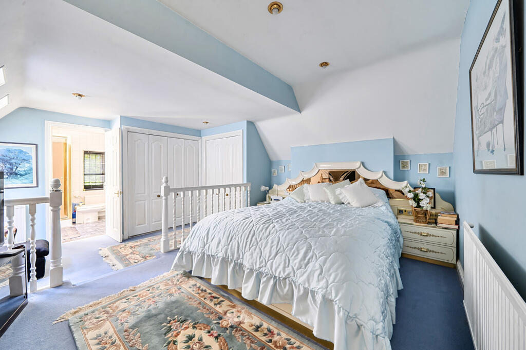 House in High Wycombe, Buckinghamshire - More