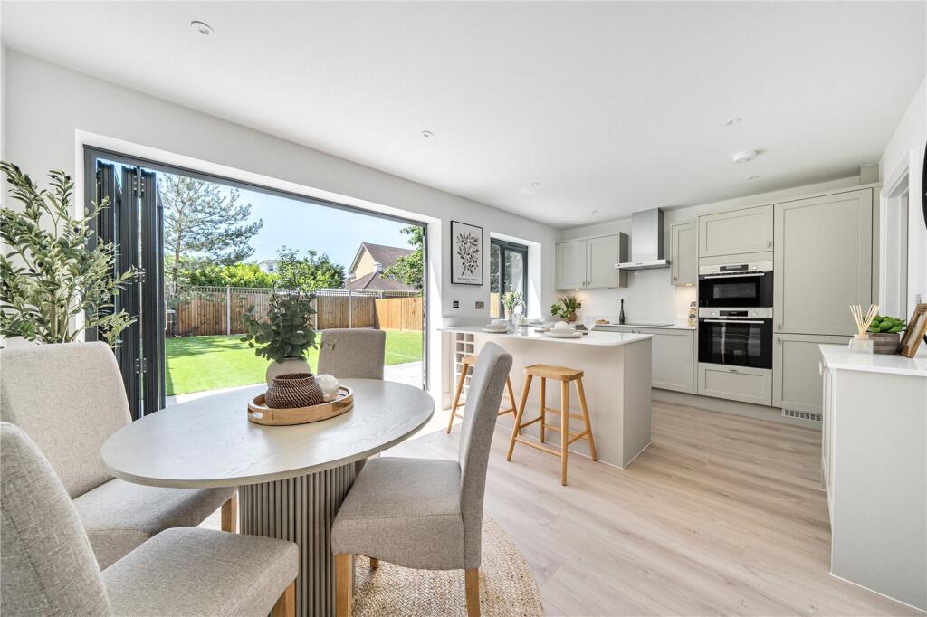 House in Surrey Heath, Dettingen Park, Heatherside - View 4