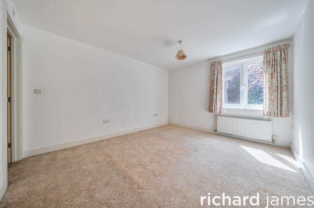 Apartment in Swindon, Eastcott, South Swindon - View 6