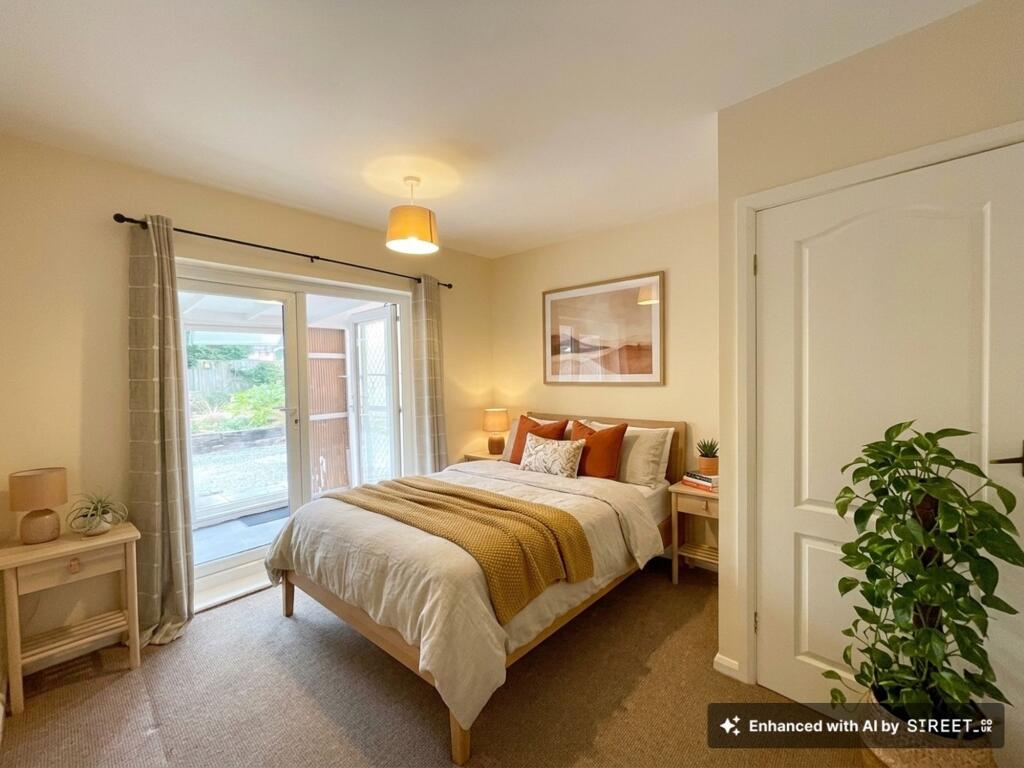 House in Stoke-on-Trent - More
