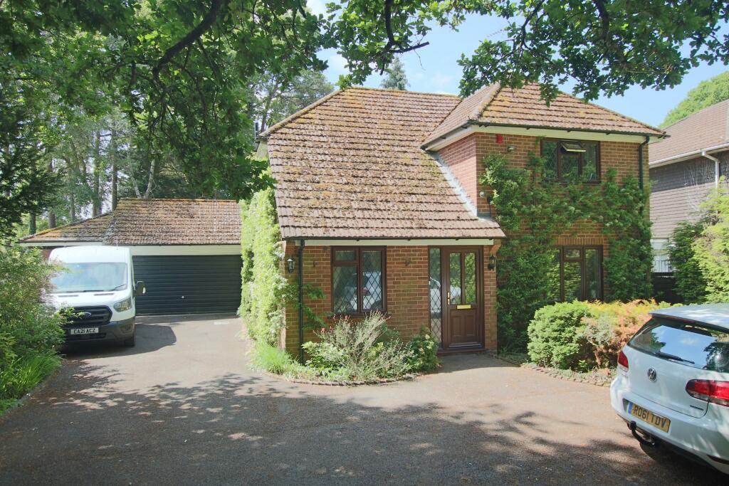 3-bed detached on Chilworth, Southampton, £895,000