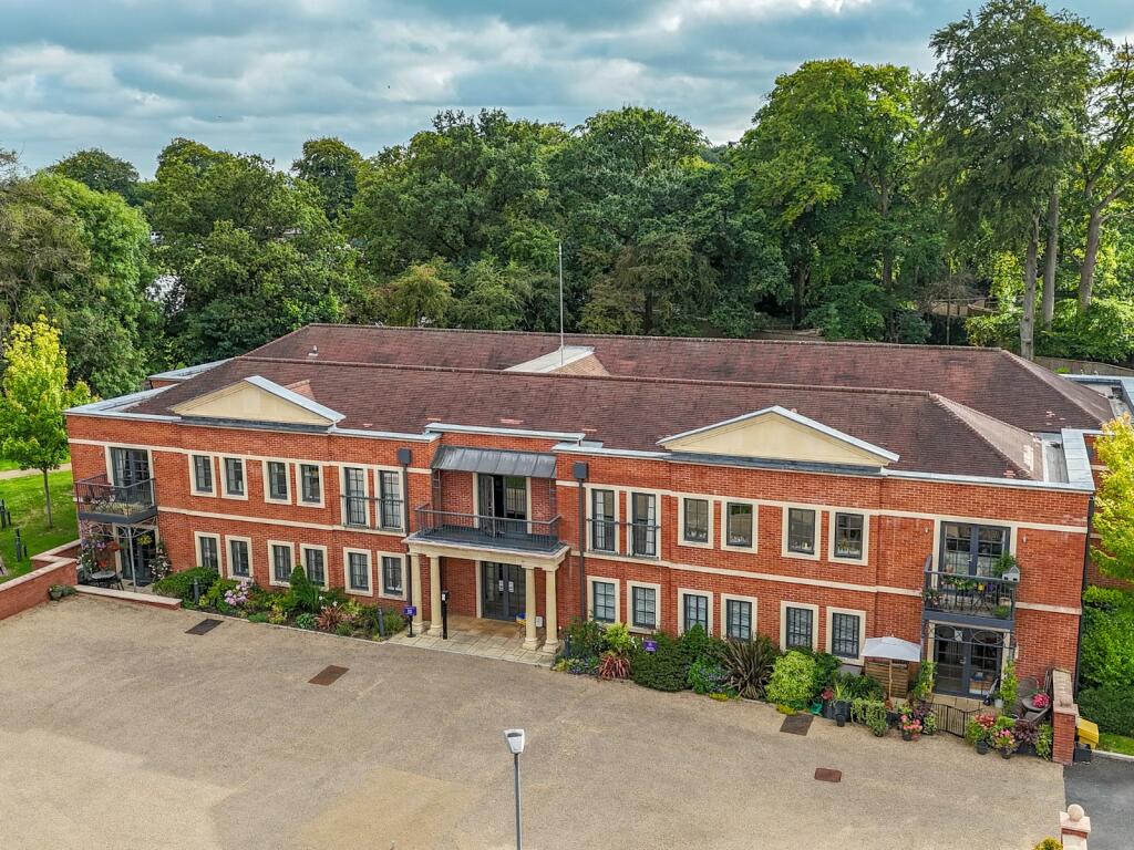 3-bed flat on Redwood Drive, Failand, Bristol, Somerset, BS8, £695,000