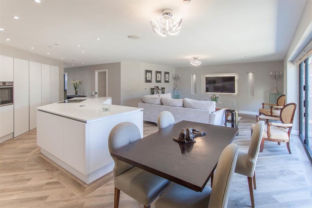 House in Brentwood, Doddinghurst - View 5
