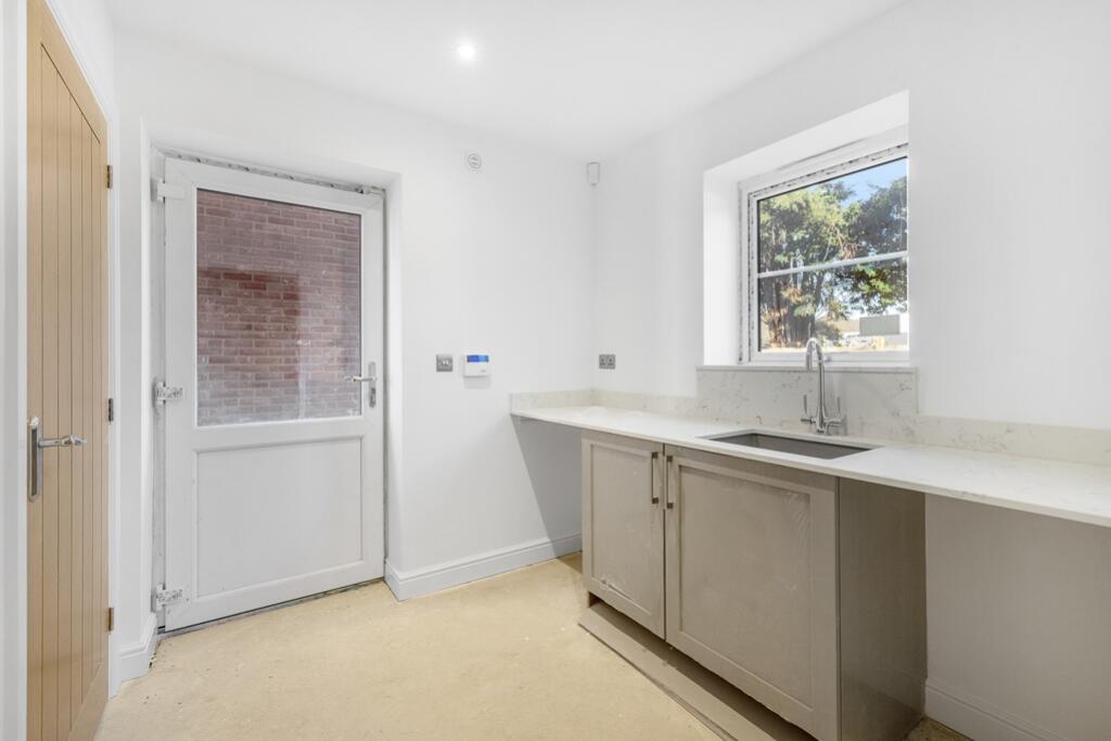 House in East Lindsey, Stickney - More