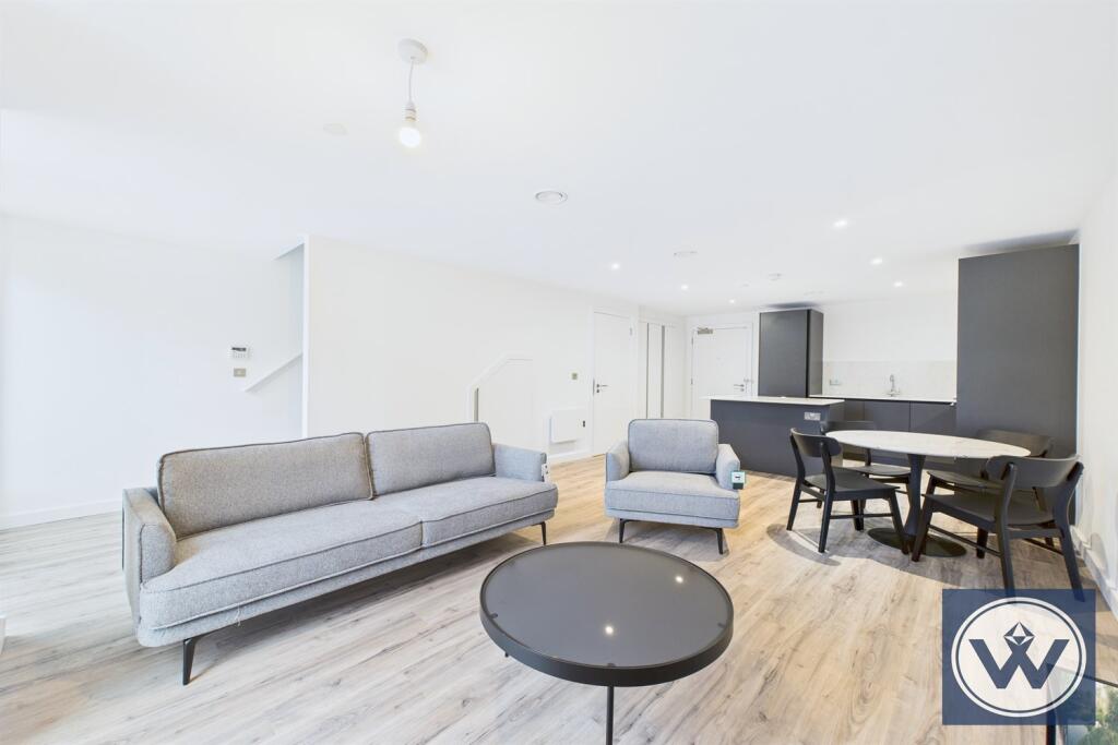 Main image of property: The Railings, Shale Lane, M5