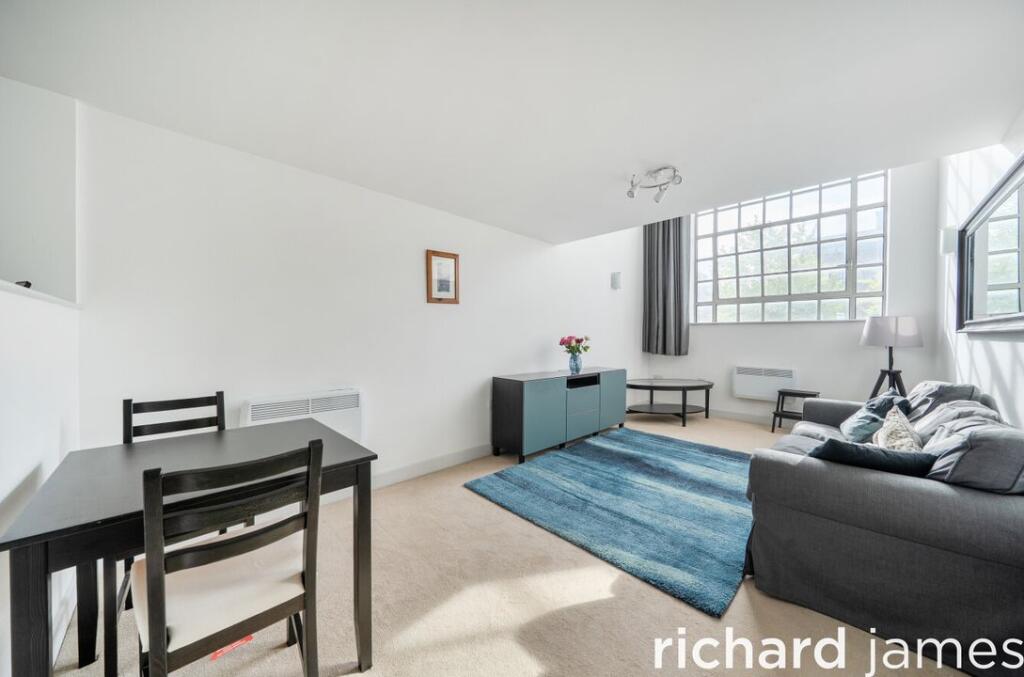 Apartment in Swindon, Central Swindon North - View 4