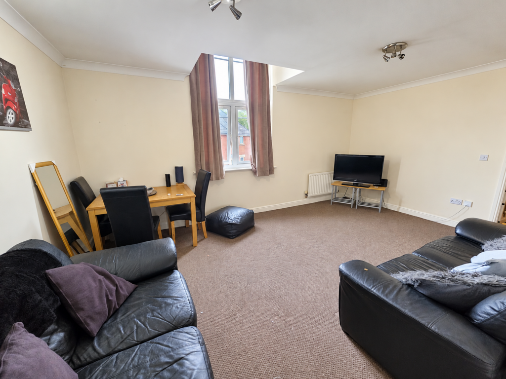 Apartment in Manchester, Old Trafford - View 5